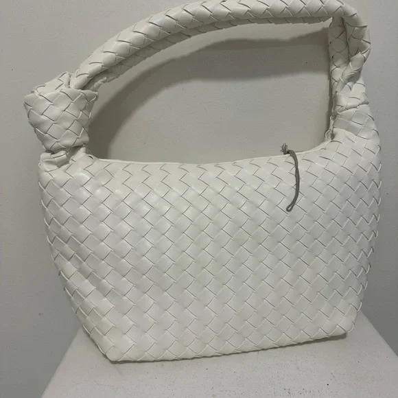 A New Day White Woven Shoulder Bag - Picture 4 of 8